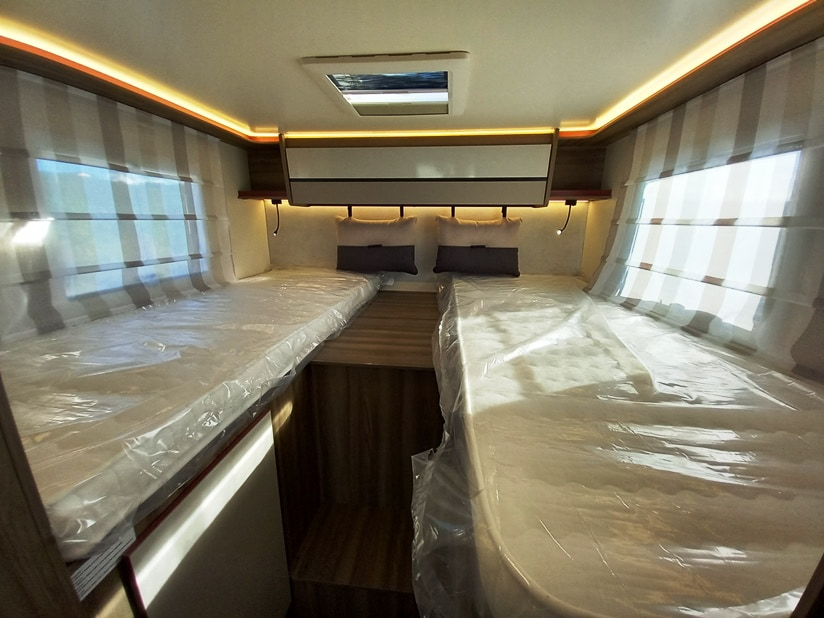 rollerteam-kronos-285tl-transit-gemelli-barberacaravan-castelboglione-at-6