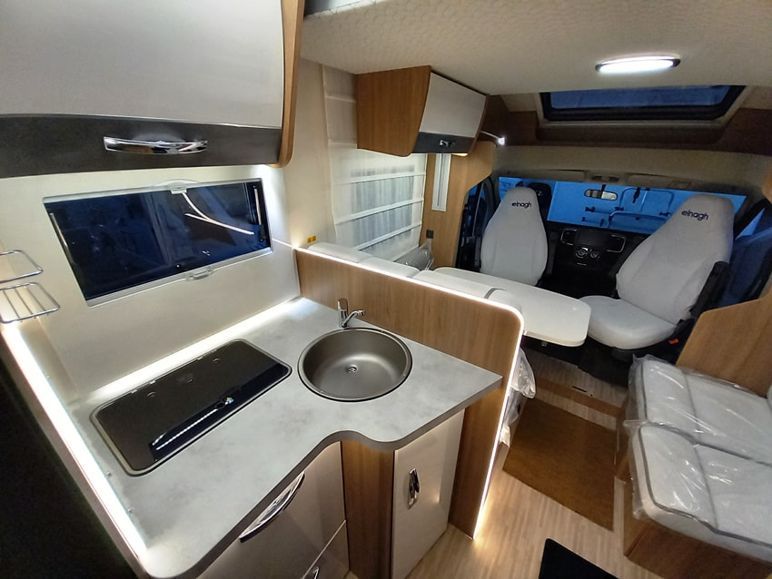elnagh-baron-560-garage-699-ducato-barberacaravan-castelboglione-at-10