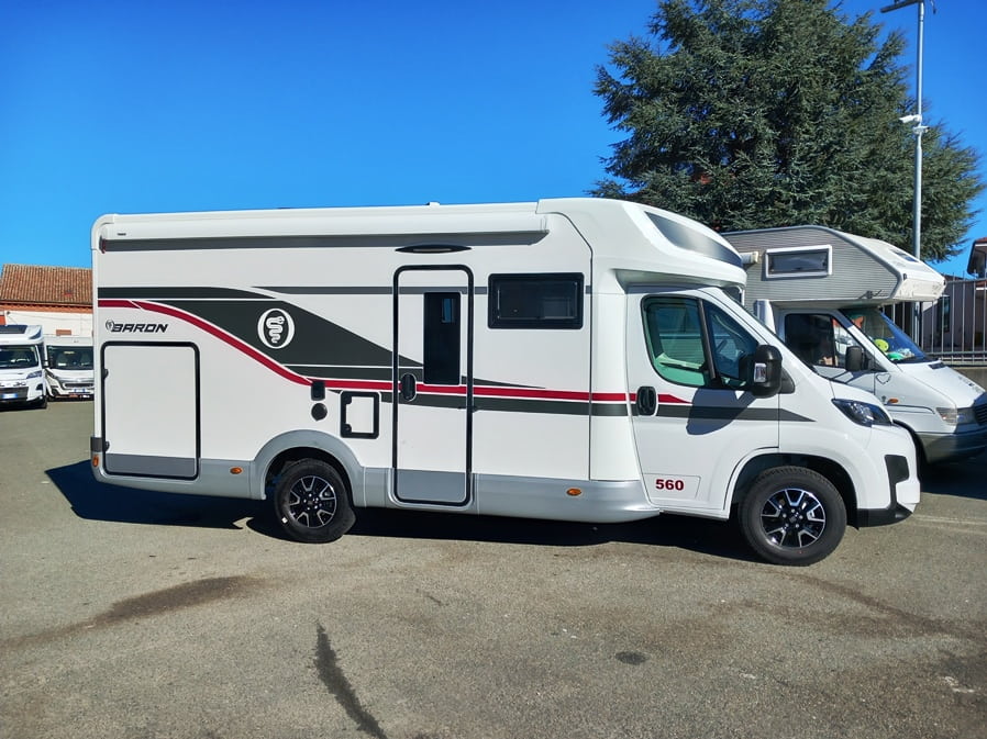 elnagh-baron-560-garage-699-ducato-barberacaravan-castelboglione-at-15