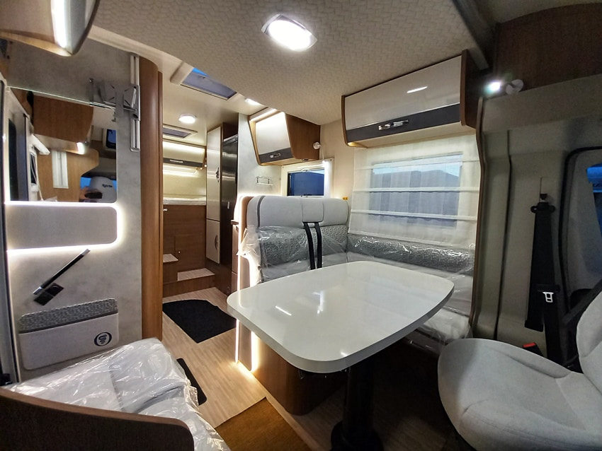 elnagh-baron-560-garage-699-ducato-barberacaravan-castelboglione-at-4