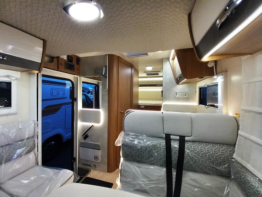 elnagh-baron-560-garage-699-ducato-barberacaravan-castelboglione-at-5
