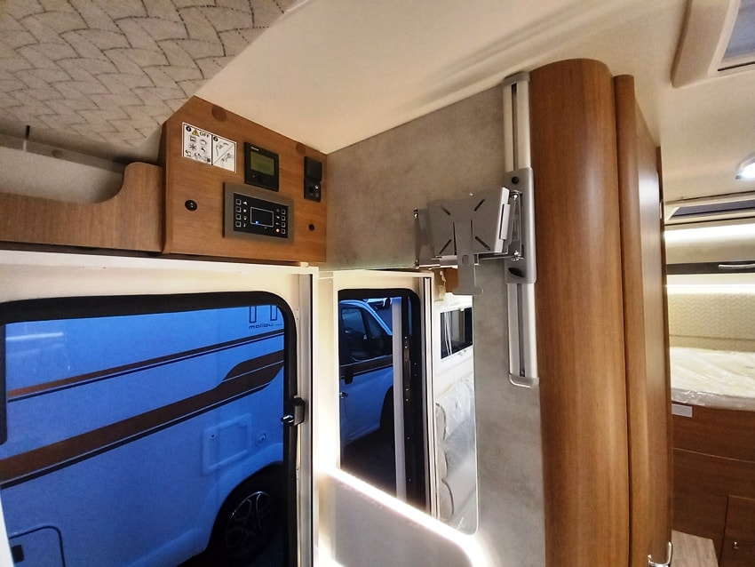 elnagh-baron-560-garage-699-ducato-barberacaravan-castelboglione-at-6