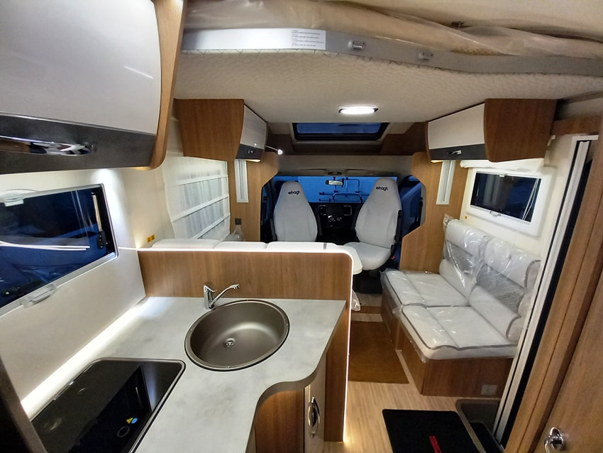 elnagh-baron-560-garage-699-ducato-barberacaravan-castelboglione-at-9