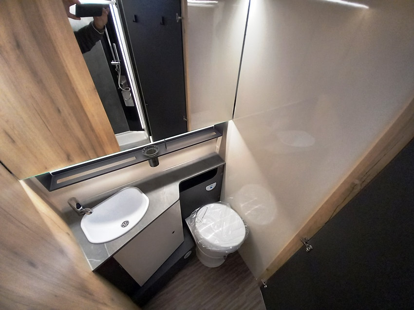 elnagh-t-loft-532-gemelli-barberacaravan-castelboglione-at-12