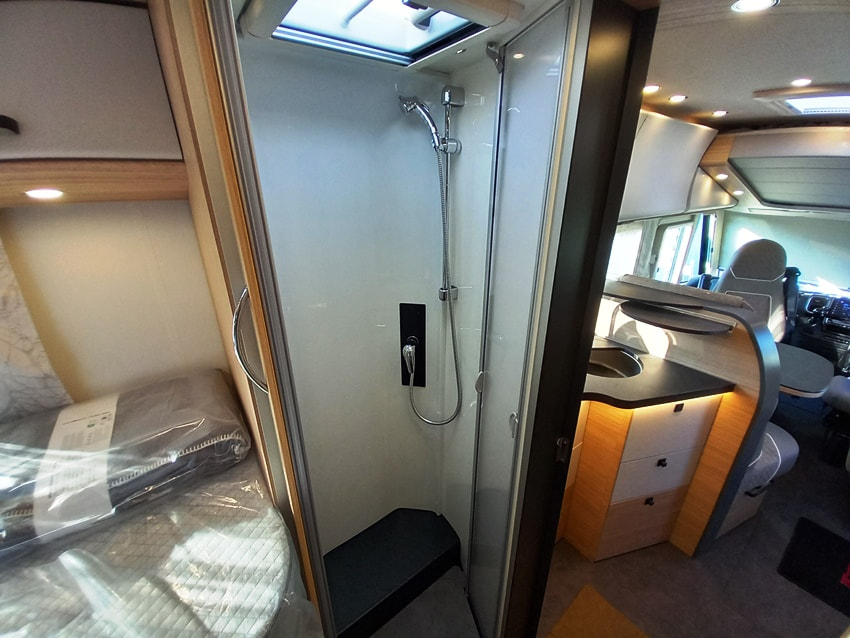 malibu-reisemobil-i-450-rb-le-motorhome-gemelli-barberacaravan-castelboglione-at-13