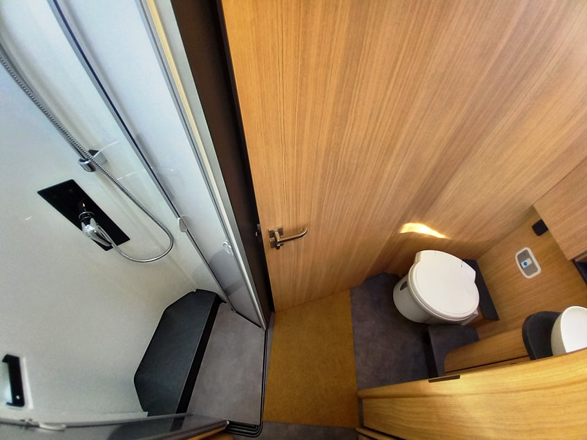 malibu-reisemobil-i-450-rb-le-motorhome-gemelli-barberacaravan-castelboglione-at-15