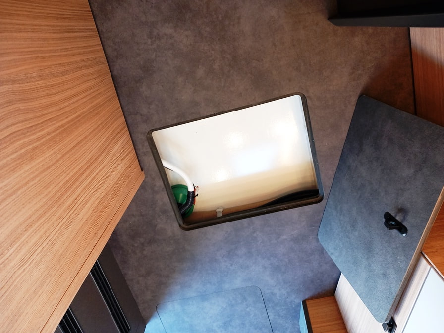 malibu-reisemobil-i-450-rb-le-motorhome-gemelli-barberacaravan-castelboglione-at-21