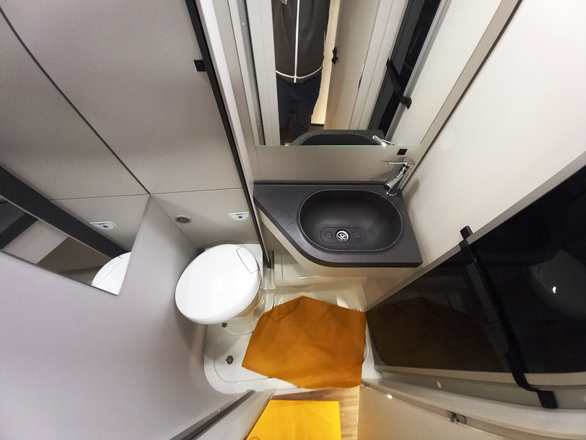 mobilvetta-kea-kompakt-64-gemelli-compatto-barberacaravan-castelboglione-at-11