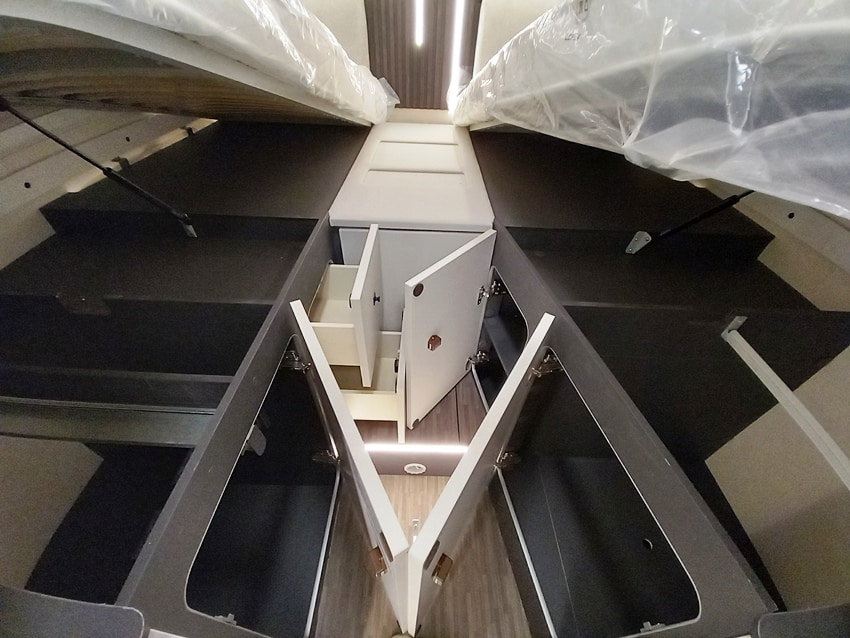 mobilvetta-kea-kompakt-64-gemelli-compatto-barberacaravan-castelboglione-at-13