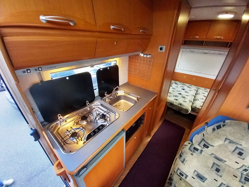 adria-coral-660-du-mansardato-2800-barberacaravan-castelboglione-at-9