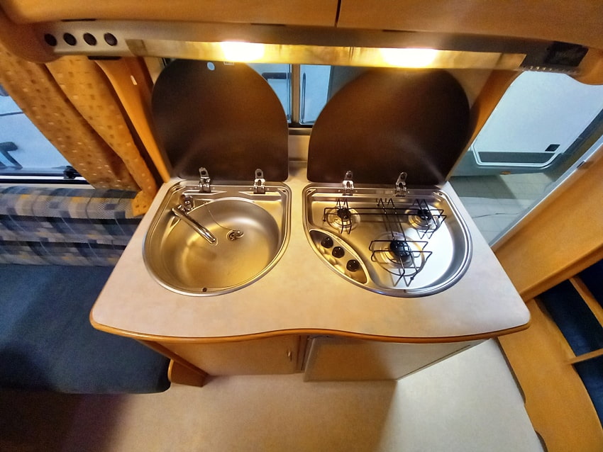 caravan-roulotte-fendt-saphir-410-barberacaravan-castelboglione-at-11