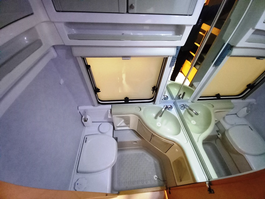 caravan-roulotte-fendt-saphir-410-barberacaravan-castelboglione-at-12