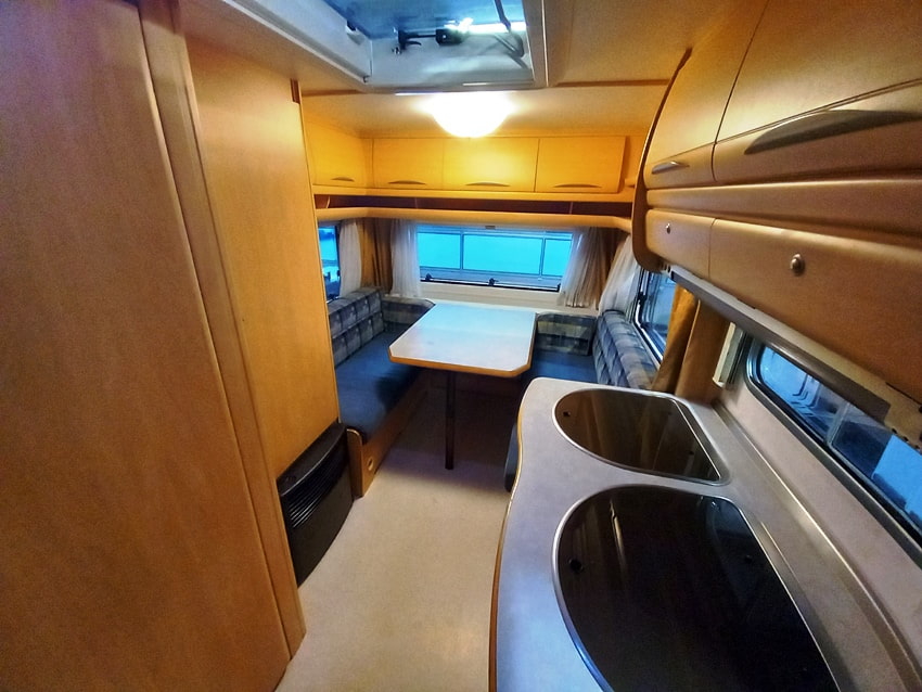 caravan-roulotte-fendt-saphir-410-barberacaravan-castelboglione-at-4