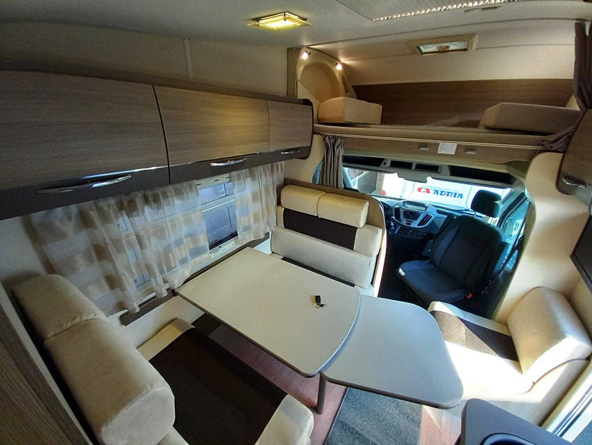 challenger-c394ga-mansardato-garage-barberacaravan-castelboglione-at-11