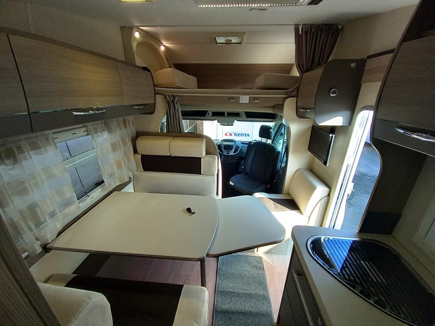 challenger-c394ga-mansardato-garage-barberacaravan-castelboglione-at-12