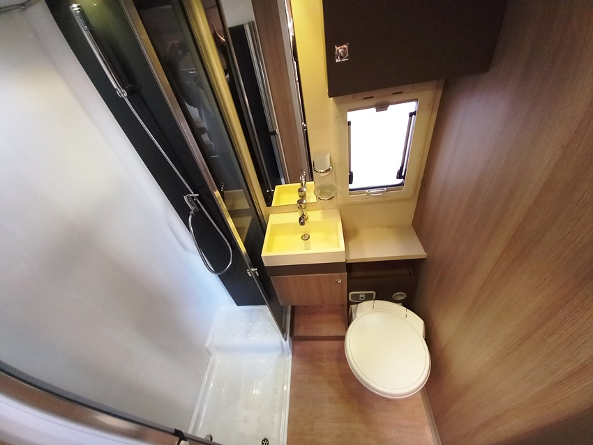 challenger-c394ga-mansardato-garage-barberacaravan-castelboglione-at-16