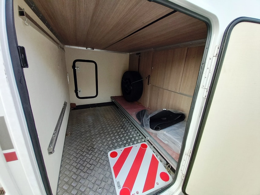 challenger-c394ga-mansardato-garage-barberacaravan-castelboglione-at-5