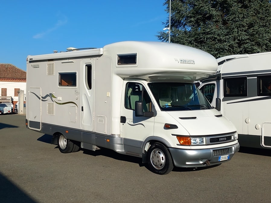 mobilvetta-icaro-s11-iveco-daily-usato-garage-mansardato-barberacaravan-castelboglione-at-1
