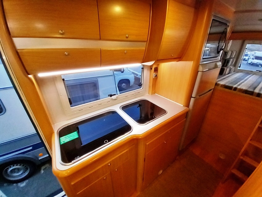 mobilvetta-icaro-s11-iveco-daily-usato-garage-mansardato-barberacaravan-castelboglione-at-10