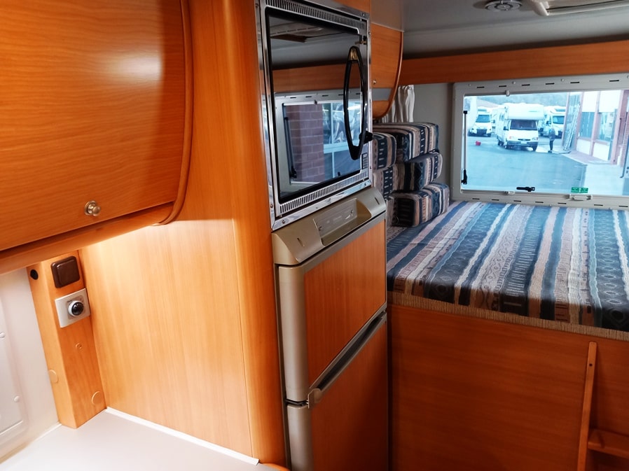 mobilvetta-icaro-s11-iveco-daily-usato-garage-mansardato-barberacaravan-castelboglione-at-11