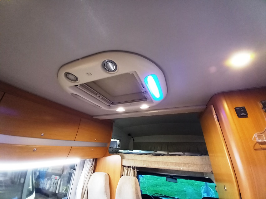 mobilvetta-icaro-s11-iveco-daily-usato-garage-mansardato-barberacaravan-castelboglione-at-16