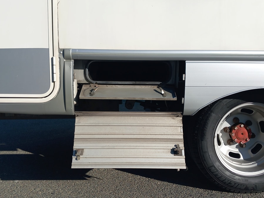 mobilvetta-icaro-s11-iveco-daily-usato-garage-mansardato-barberacaravan-castelboglione-at-17