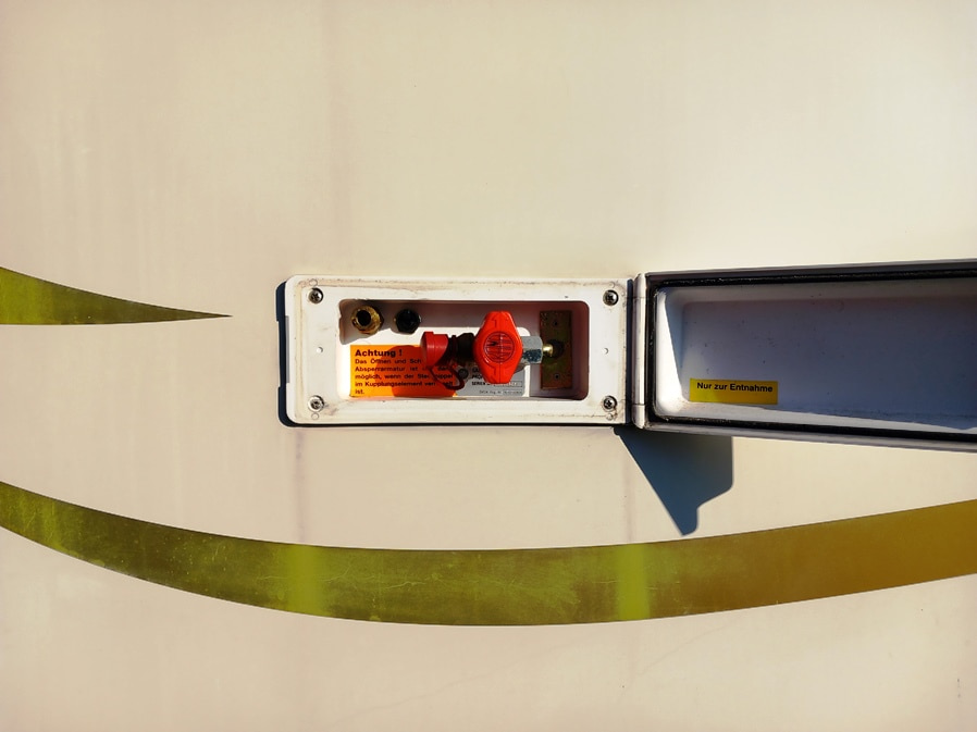 mobilvetta-icaro-s11-iveco-daily-usato-garage-mansardato-barberacaravan-castelboglione-at-18