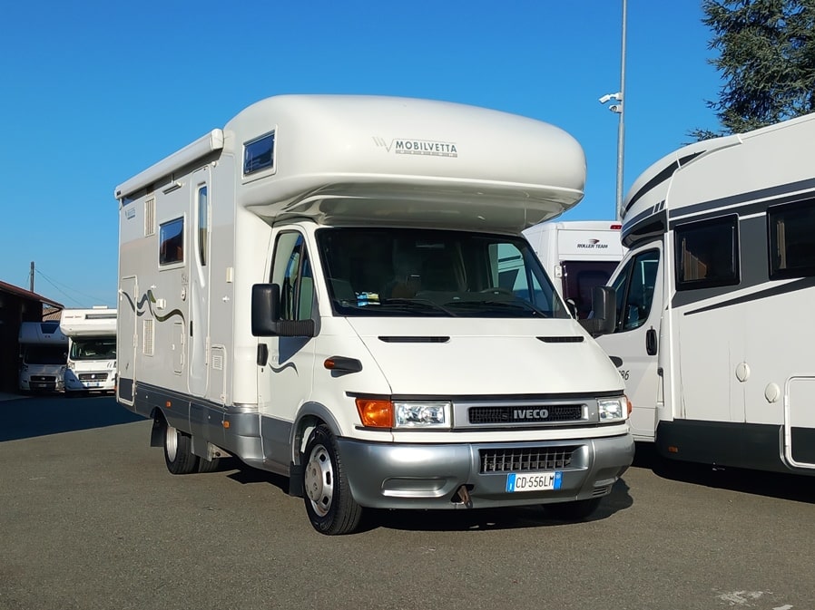mobilvetta-icaro-s11-iveco-daily-usato-garage-mansardato-barberacaravan-castelboglione-at-19