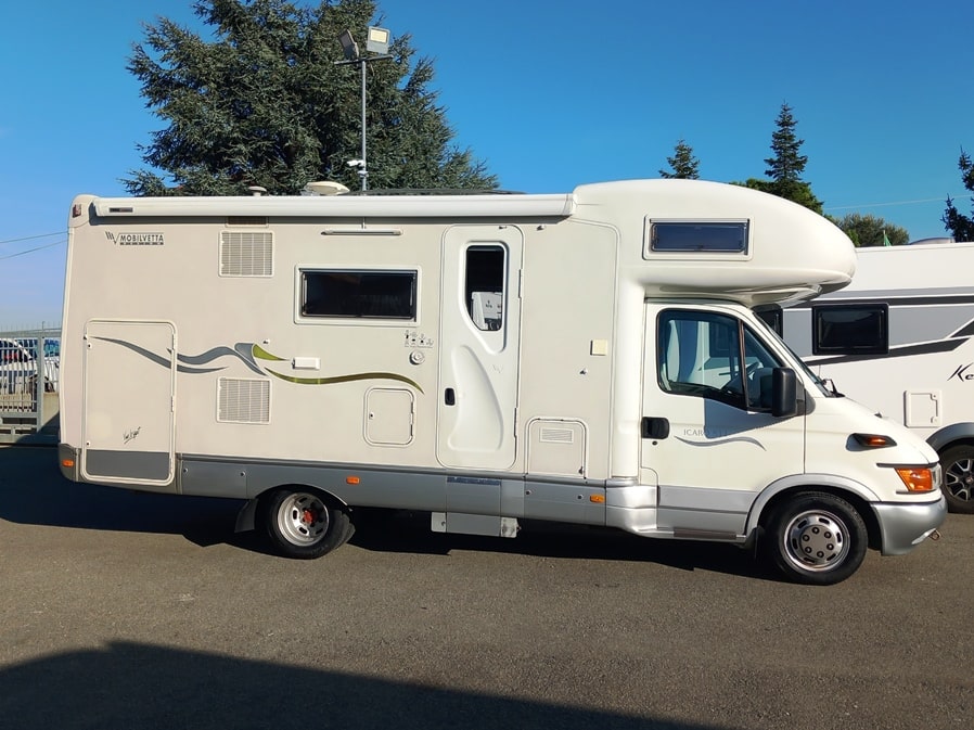 mobilvetta-icaro-s11-iveco-daily-usato-garage-mansardato-barberacaravan-castelboglione-at-2