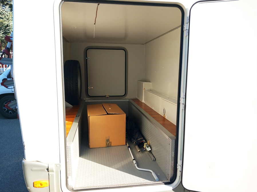 mobilvetta-icaro-s11-iveco-daily-usato-garage-mansardato-barberacaravan-castelboglione-at-3