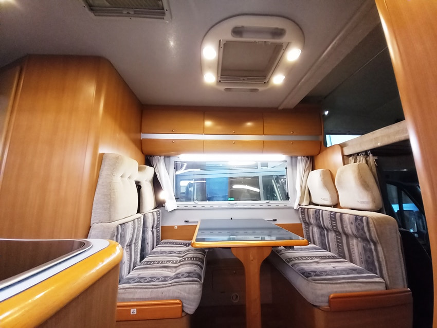 mobilvetta-icaro-s11-iveco-daily-usato-garage-mansardato-barberacaravan-castelboglione-at-4