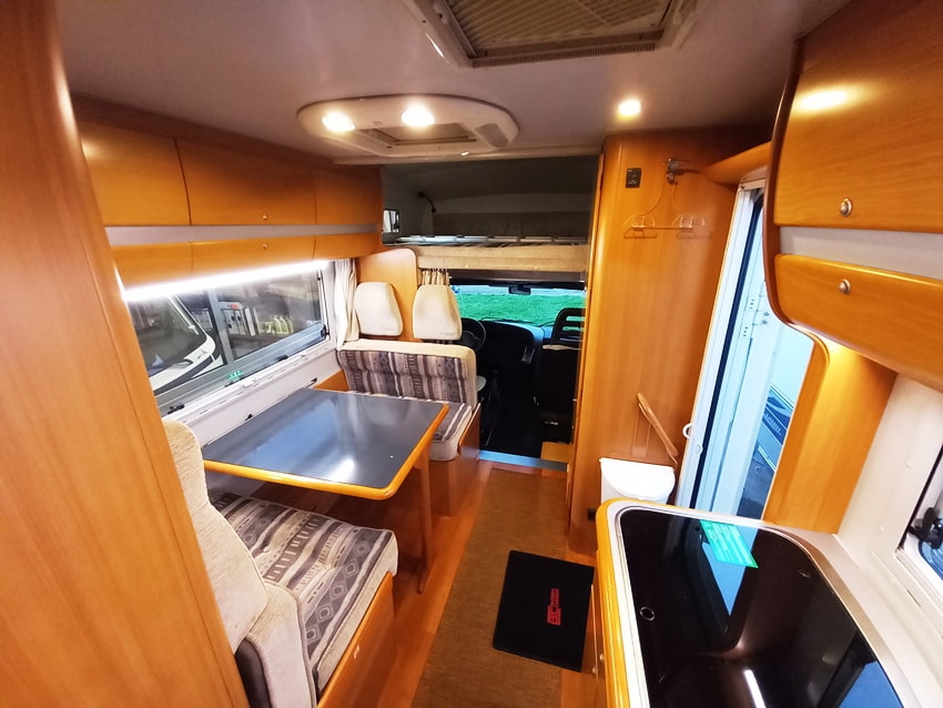 mobilvetta-icaro-s11-iveco-daily-usato-garage-mansardato-barberacaravan-castelboglione-at-6