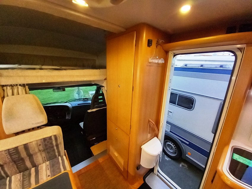 mobilvetta-icaro-s11-iveco-daily-usato-garage-mansardato-barberacaravan-castelboglione-at-8