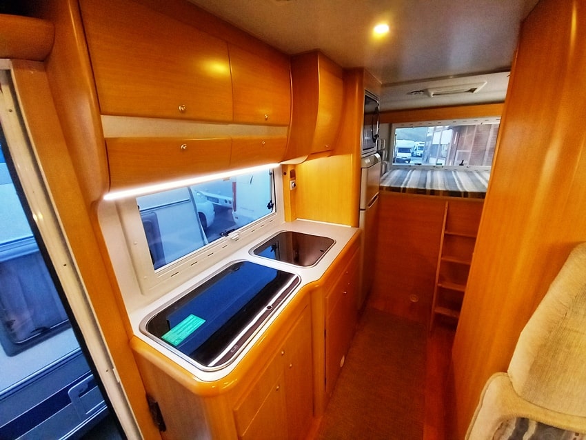 mobilvetta-icaro-s11-iveco-daily-usato-garage-mansardato-barberacaravan-castelboglione-at-9