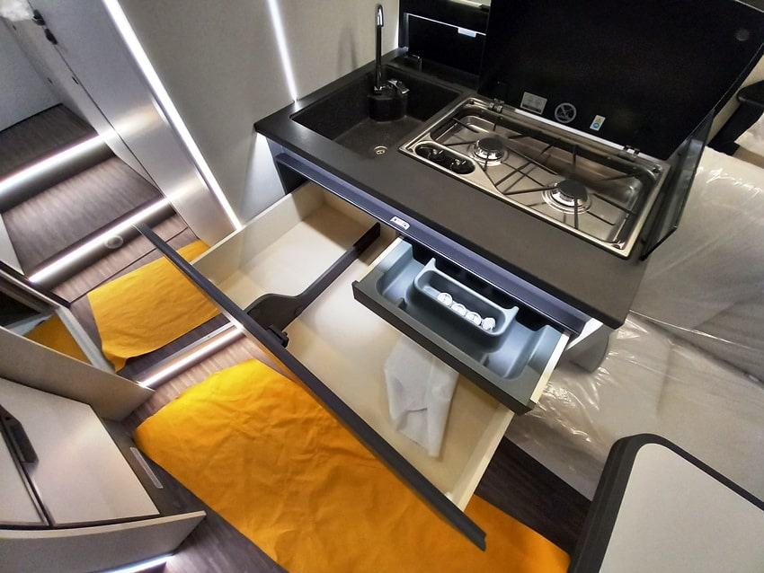 mobilvetta-kea-i-86-motorhome-automatico-180cv-gemelli-barberacaravan-castelboglione-at-10