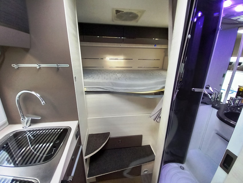 challenger-genesis-194-semintegrale-corto-compatto-599-barberacaravan-castelboglione-at-11