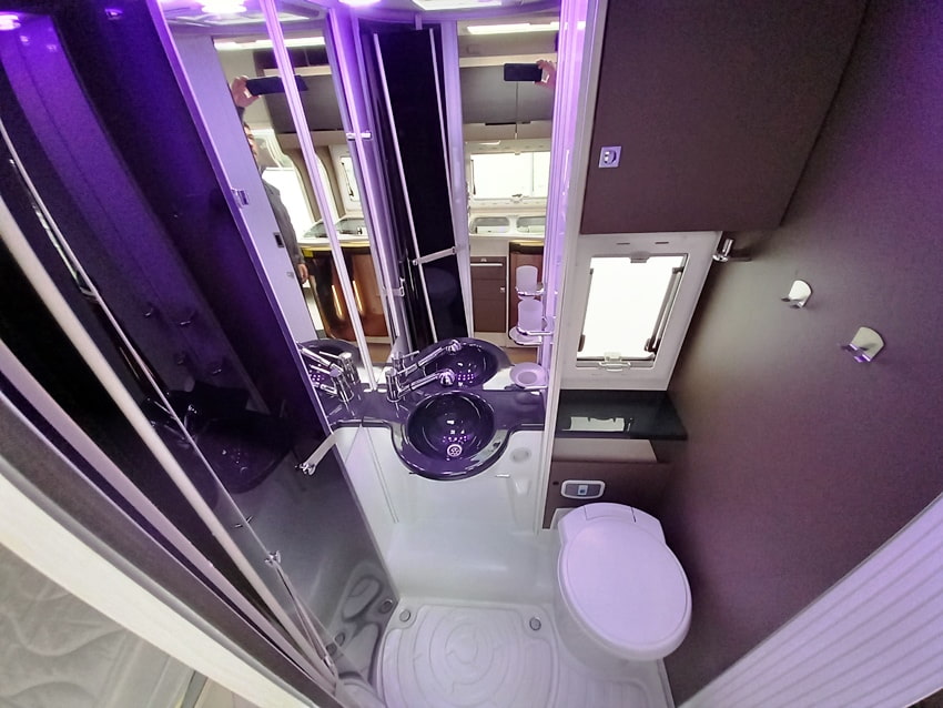 challenger-genesis-194-semintegrale-corto-compatto-599-barberacaravan-castelboglione-at-14