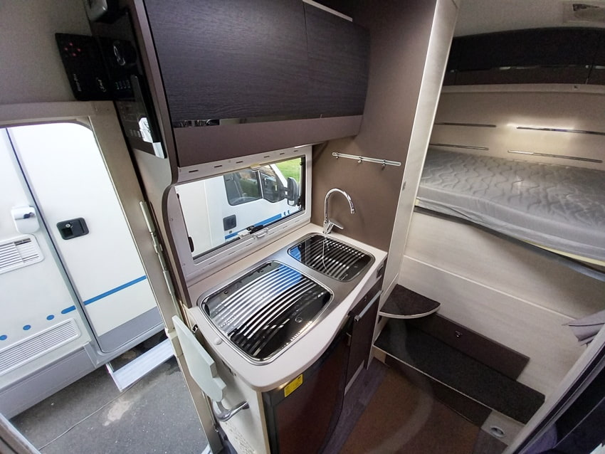 challenger-genesis-194-semintegrale-corto-compatto-599-barberacaravan-castelboglione-at-9