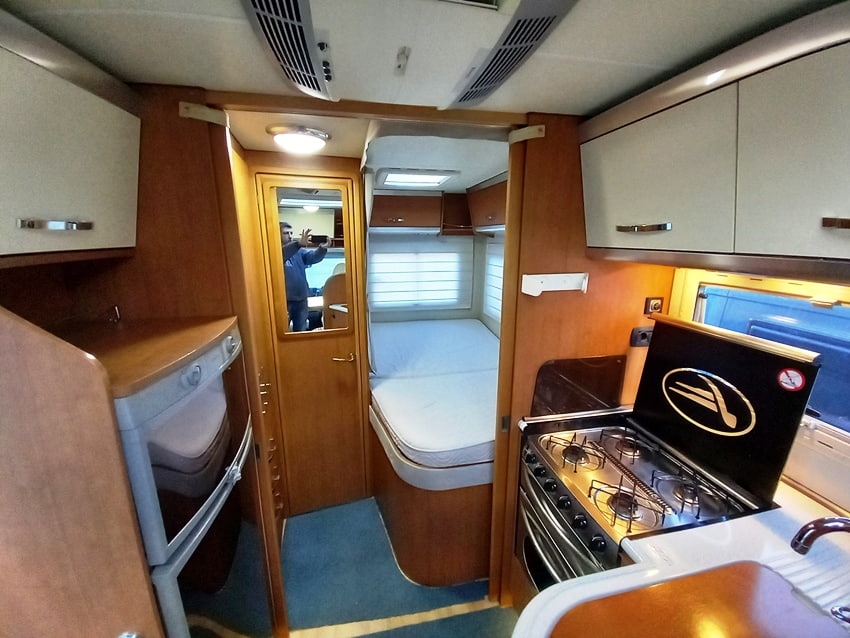 arca-p680lsx-semintegrale-francese-alko-doppiopavimento-barberacaravan-castelboglione-at-11