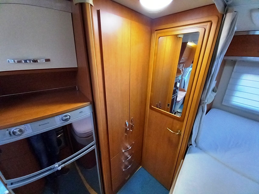 arca-p680lsx-semintegrale-francese-alko-doppiopavimento-barberacaravan-castelboglione-at-13