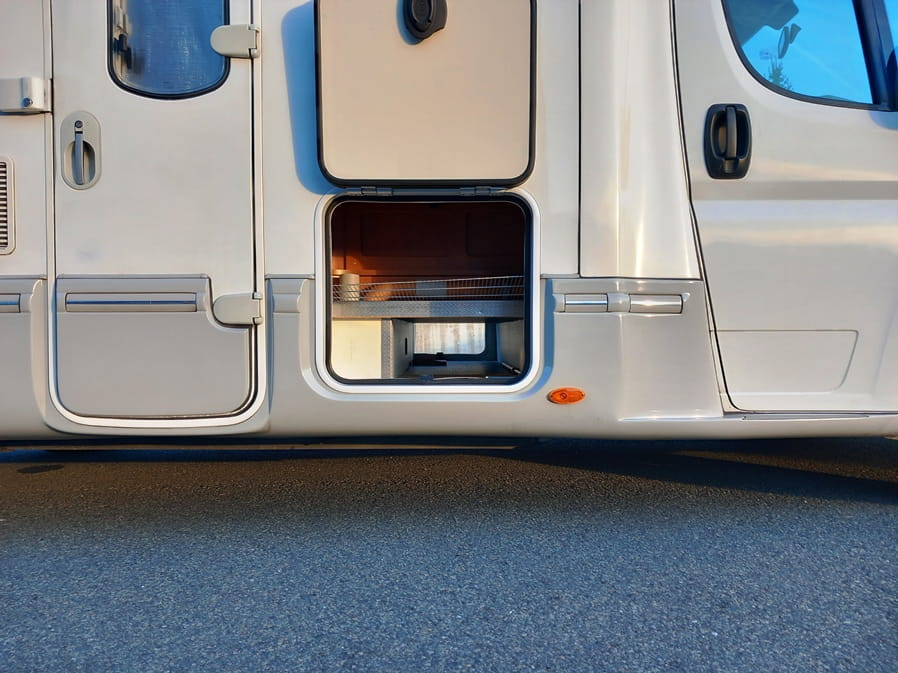 arca-p680lsx-semintegrale-francese-alko-doppiopavimento-barberacaravan-castelboglione-at-4