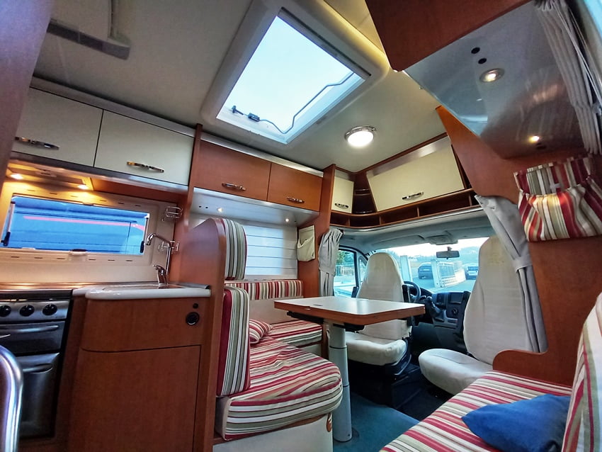 arca-p680lsx-semintegrale-francese-alko-doppiopavimento-barberacaravan-castelboglione-at-5