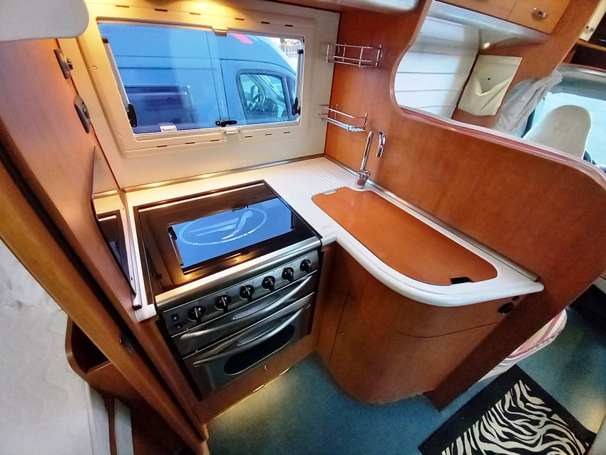 arca-p680lsx-semintegrale-francese-alko-doppiopavimento-barberacaravan-castelboglione-at-9