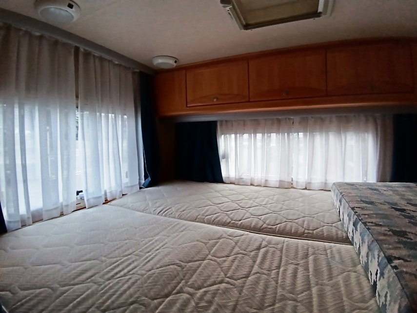 adria-coral-660sp-mansardato-garage-barberacaravan-castelboglione-at-14