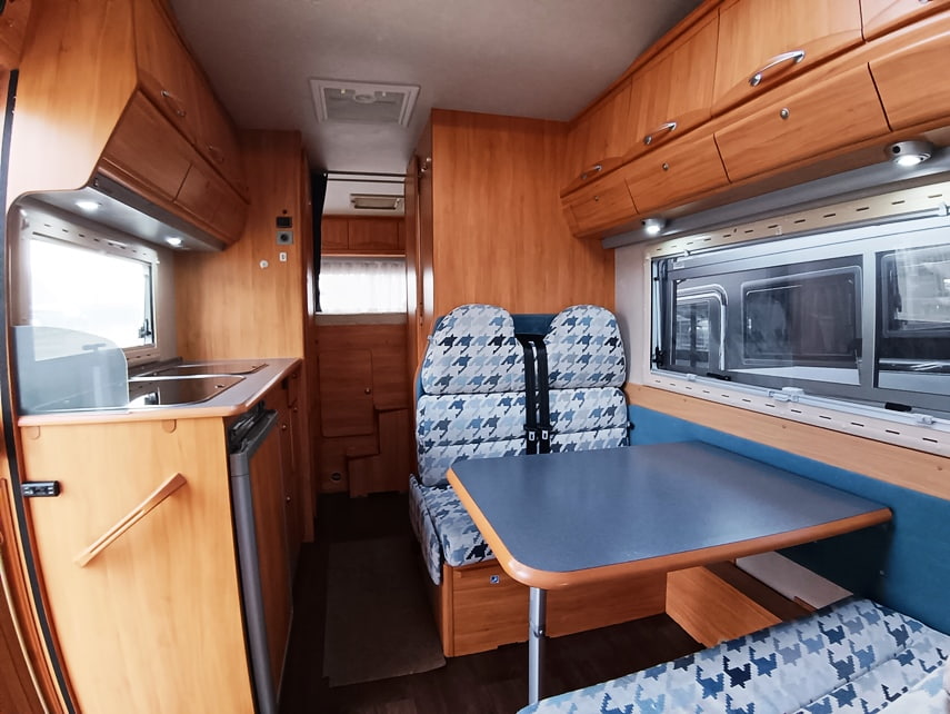 adria-coral-660sp-mansardato-garage-barberacaravan-castelboglione-at-6