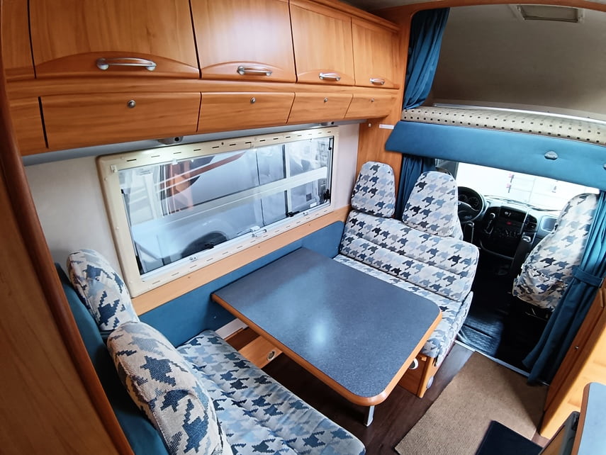 adria-coral-660sp-mansardato-garage-barberacaravan-castelboglione-at-9