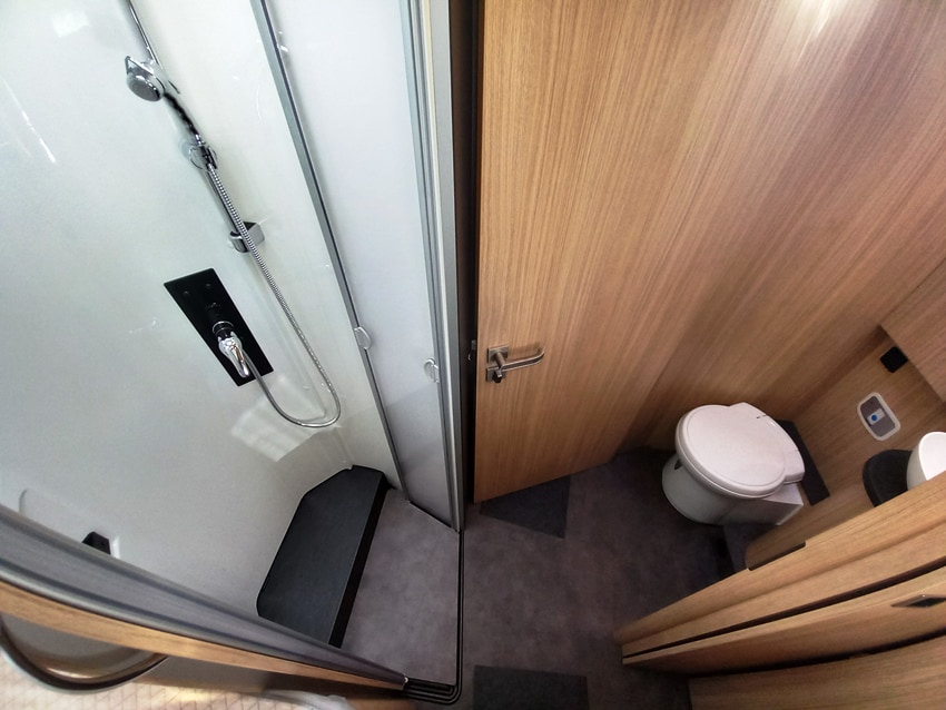 malibu-reisemobil-i-450-rb-le-motorhome-gemelli-barberacaravan-castelboglione-at-16