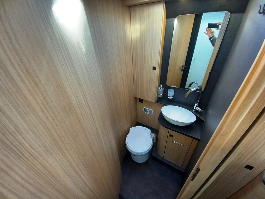 malibu-reisemobil-i-450-rb-le-motorhome-gemelli-barberacaravan-castelboglione-at-17