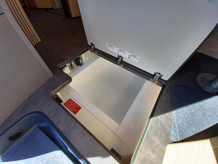 malibu-reisemobil-i-450-rb-le-motorhome-gemelli-barberacaravan-castelboglione-at-23