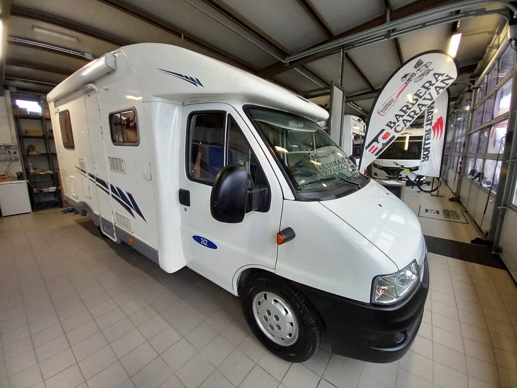 Mc Louis Glen 262, semintegrale con letto alla francese, € 25900,00